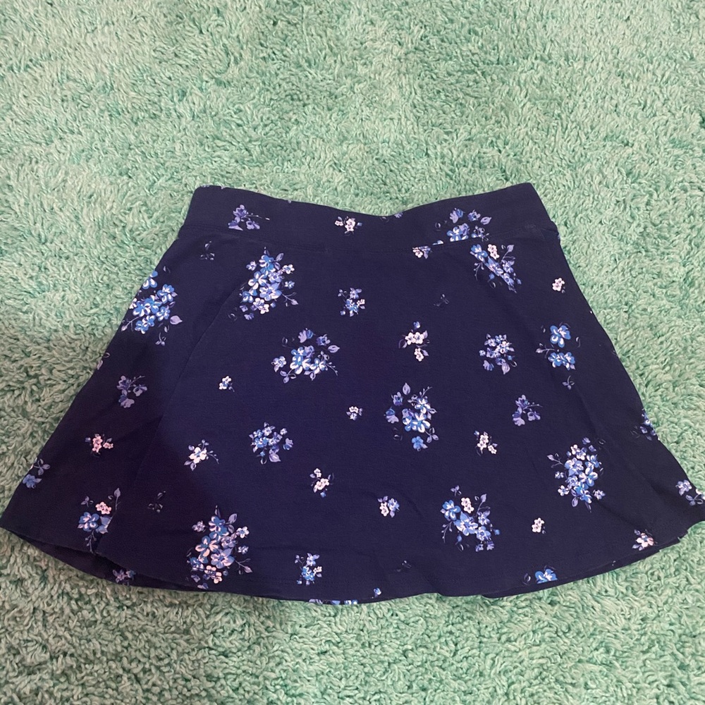 Children’s Place blue floral skort